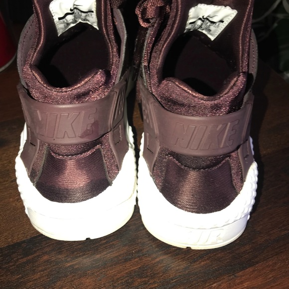 all maroon huaraches